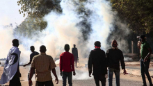 السودان: مظاهرات تطالب بحكم مدني والسلطات تقطع الإنترنت
