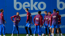 كورونا يضرب فريق برشلونة