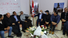 الغنوشي يزور المضربين عن الطعام