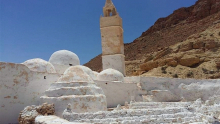 تطاوين: أهالي شنني يطالبون بحماية مسجد الرقود السبعة من الاندثار