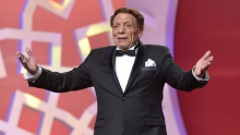 ما حقيقة إصابة عادل إمام بالزهايمر؟