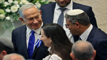 نتنياهو يشكّل فريقاً لمراقبة منشورات الفلسطينيين على الإنترنت