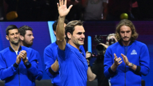 Roger Federer fait ses adieux au tennis en larmes