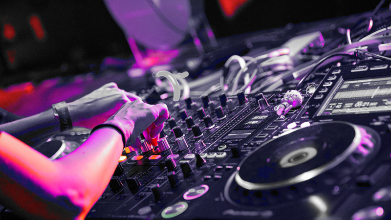 ' 100% Music '