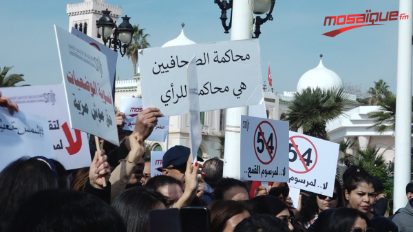 Les journalistes protestent pour défendre la liberté des médias