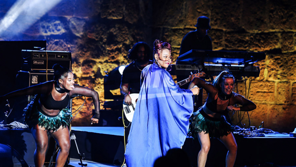 مهرجان قرطاج الدولي : عرض Tiken Jah & Yemi Alade